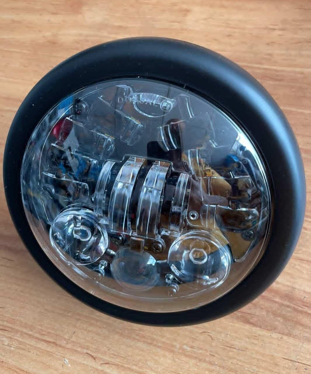چراغ جلو کاستوم موتورسیکلت لنزدار طرح عنکبوتی | چراغ LED سایز ۷ اینچ مناسب کافه ریسر، بابر و چاپر
